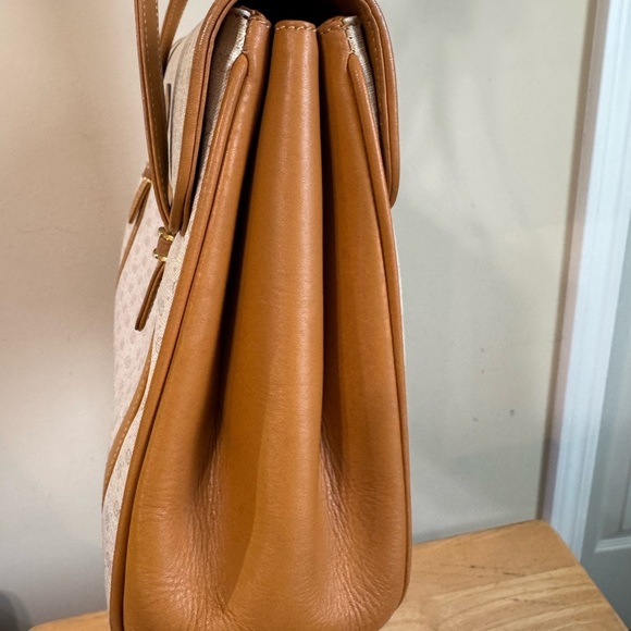 Gucci Micro Logo Tan and Cream Shoulder Bag - Picture 4 of 16